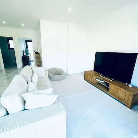 2 1 Er Etage Διαμέρισμα *