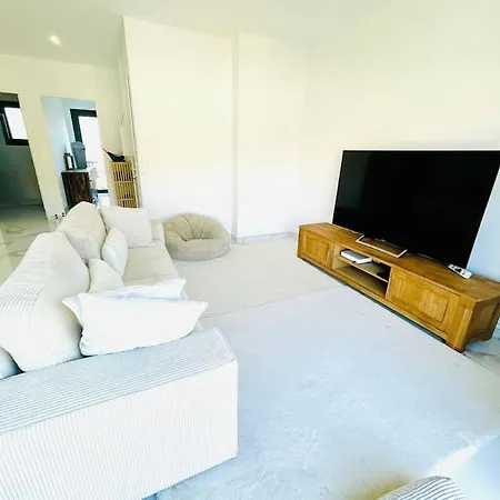 2 1 Er Etage Διαμέρισμα *