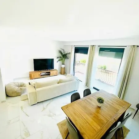 2 1 Er Etage Apartament